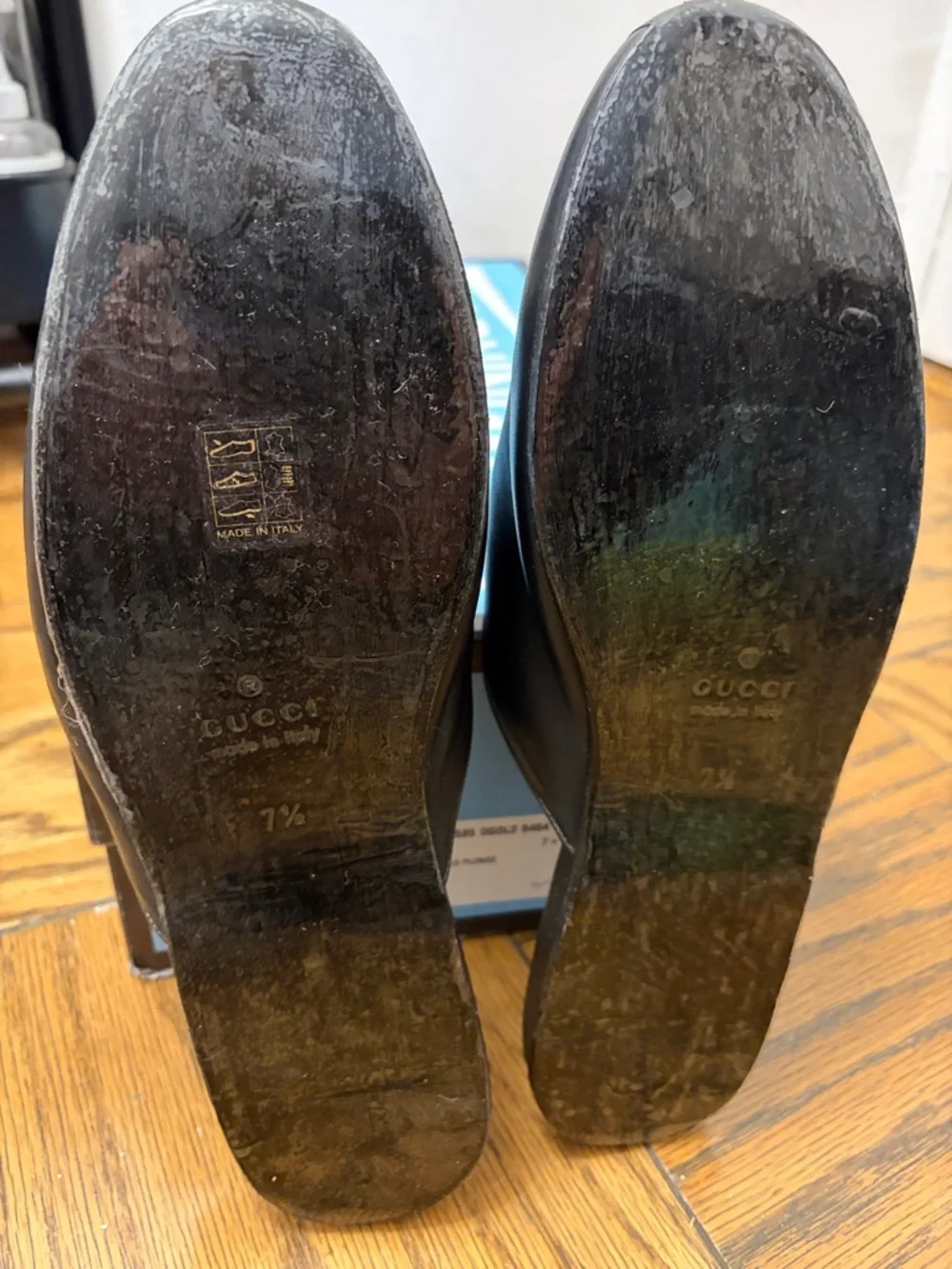 Gucci Yankees Black Leather Slip-On Mules - Picture 5 of 11